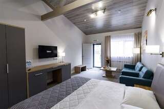 Гостиница Хотел Интер Самара Номер делюкс с двухспальной кроватью и отдельным входом -3