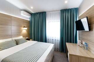 Гостиница Хотел Интер Самара Улучшенный номер с двухспальной кроватью -1